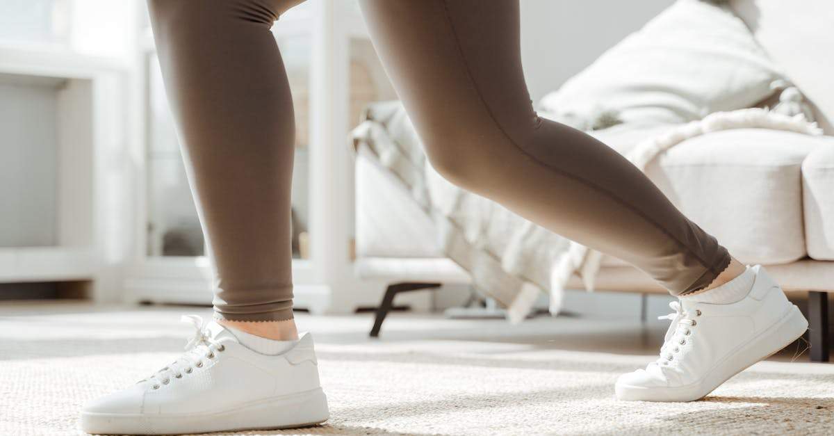 Cvičení nohou doma: jednoduchý průvodce posílením nohou pro každodenní trénink