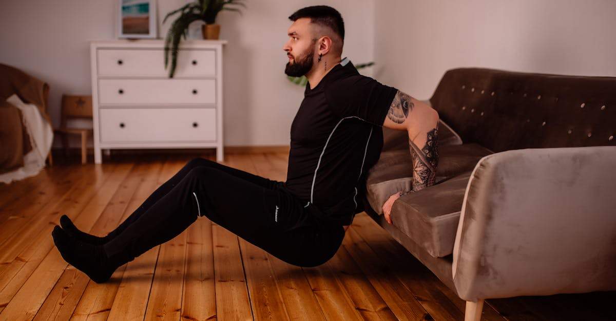 Cvičení paží doma: jednoduchý plán pro silné paže