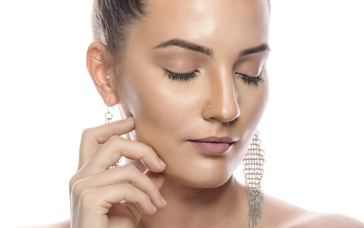 Doplňky stravy pro pleť a vlasy: jak vybrat správné doplňky a co od nich očekávat