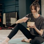 Jak kombinovat jídlo a cvičení: průvodce vyváženou stravou pro lepší výkon