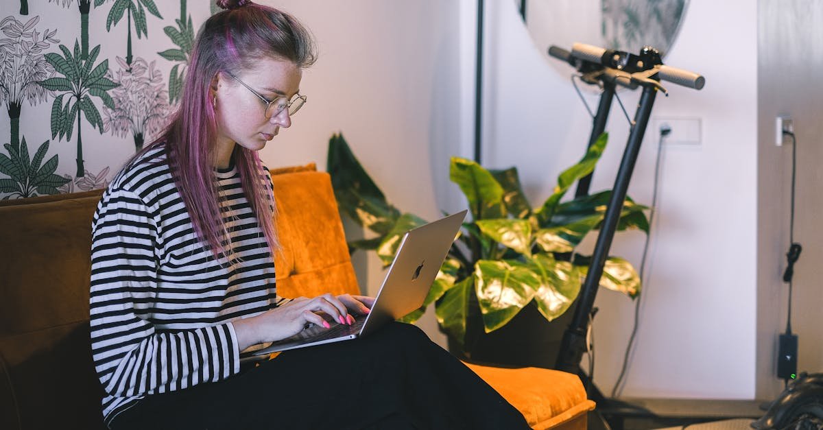 Únava z práce s počítačem: jak ji zvládnout a doplnit energii během pracovního dne